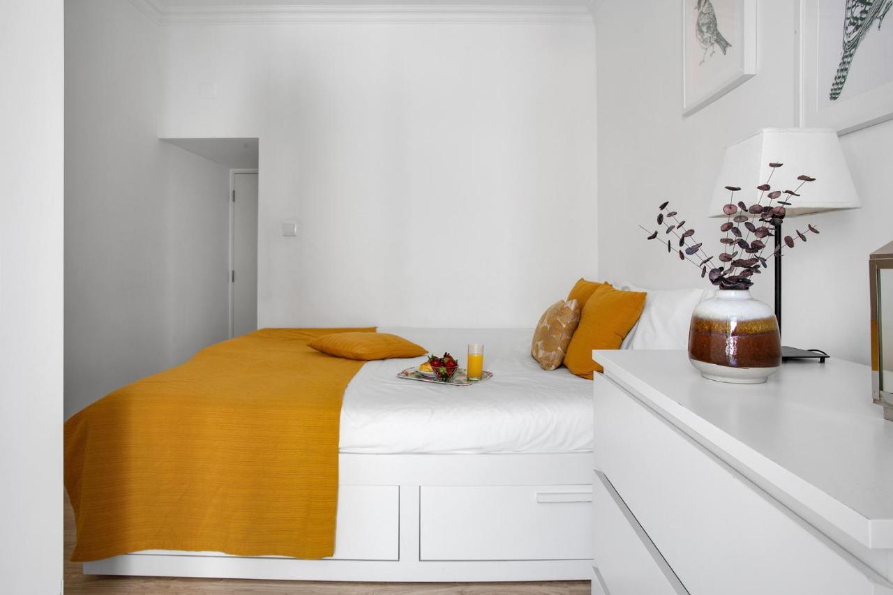 Modern 2 Bedroom Apartment In Estrela With Outside Terrace! Amazing For Families, Couples, Friends Lisboa Dış mekan fotoğraf