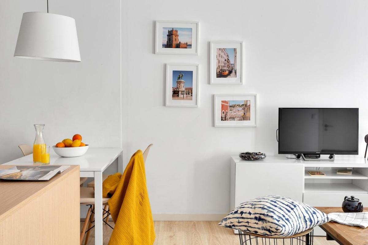 Modern 2 Bedroom Apartment In Estrela With Outside Terrace! Amazing For Families, Couples, Friends Lisboa Dış mekan fotoğraf