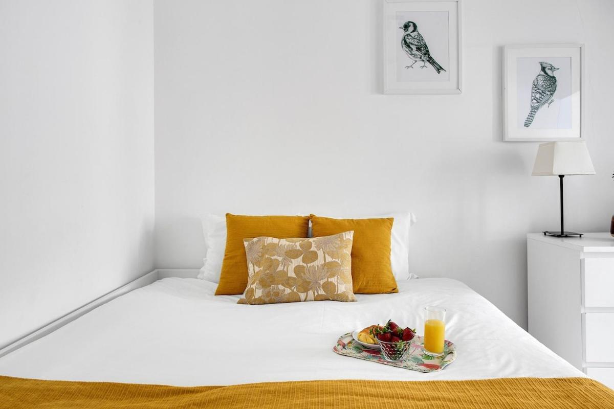 Modern 2 Bedroom Apartment In Estrela With Outside Terrace! Amazing For Families, Couples, Friends Lisboa Dış mekan fotoğraf